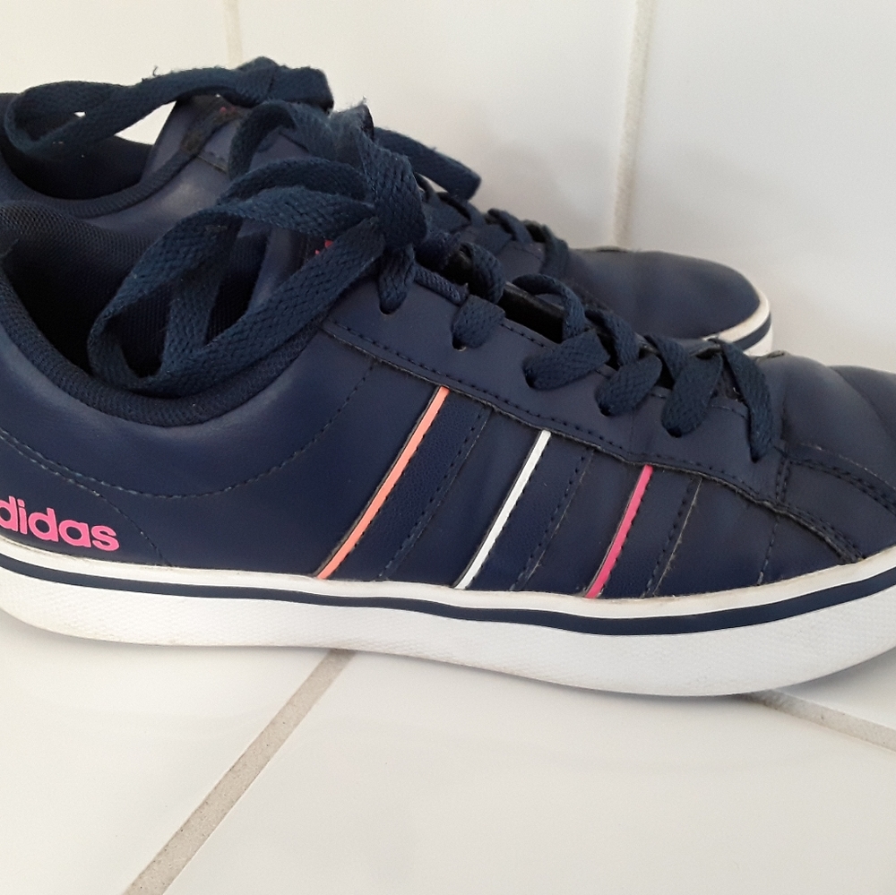 ADIDAS SNEAKERS SIZE 6 - Picture 1 of 9